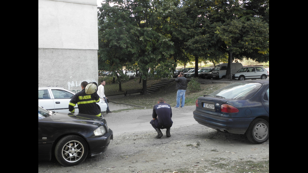Мъж заплашва да скочи от прозореца на дома си в Благоевград