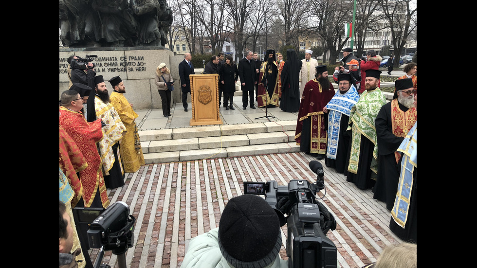 Тържествен камбанен звън оповести въдворяването на Видинския митрополит Даниил