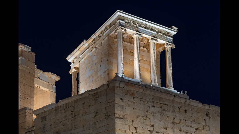 Нови светлини озариха Акропола в Атина
