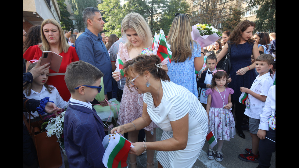 ПЪРВИЯТ ЗВЪНЕЦ: Начало на новата учебна година