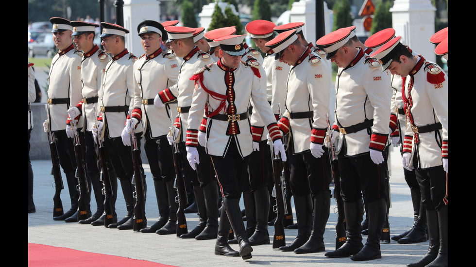 Заев посрещна Борисов в Скопие