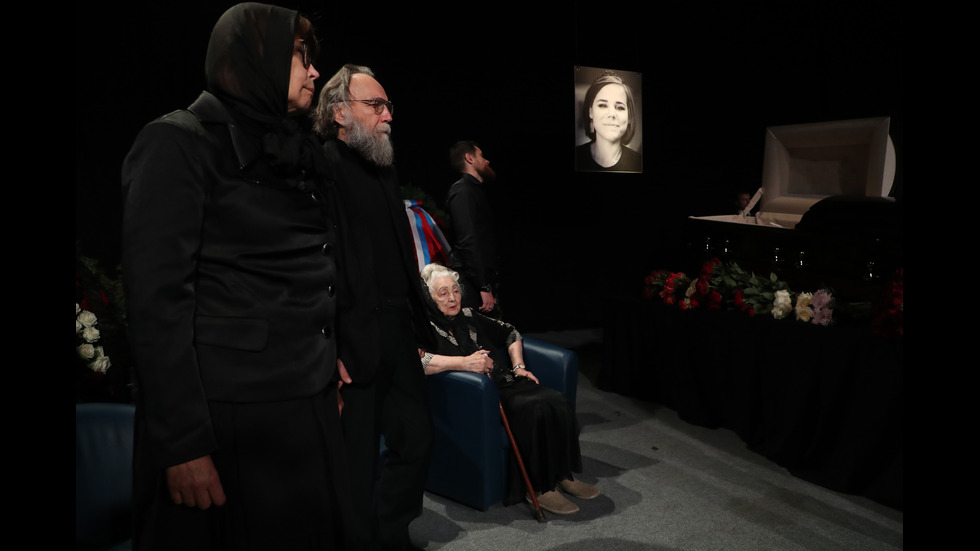 Поклонението пред Даря Дугина