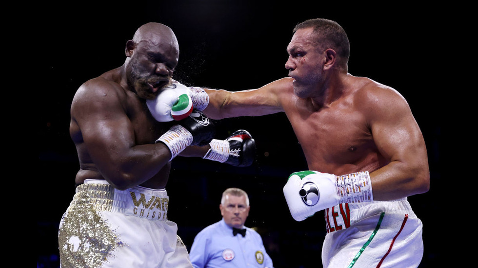 Кобрата срещу Чисора в мач за интернационалната титла на WBA