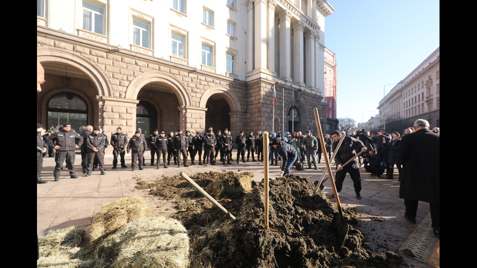 Заради референдума: "Възраждане" на протест пред Конституционния съд