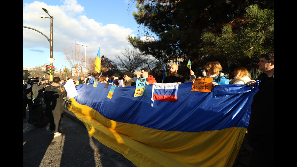 Протест пред руското посолство в София