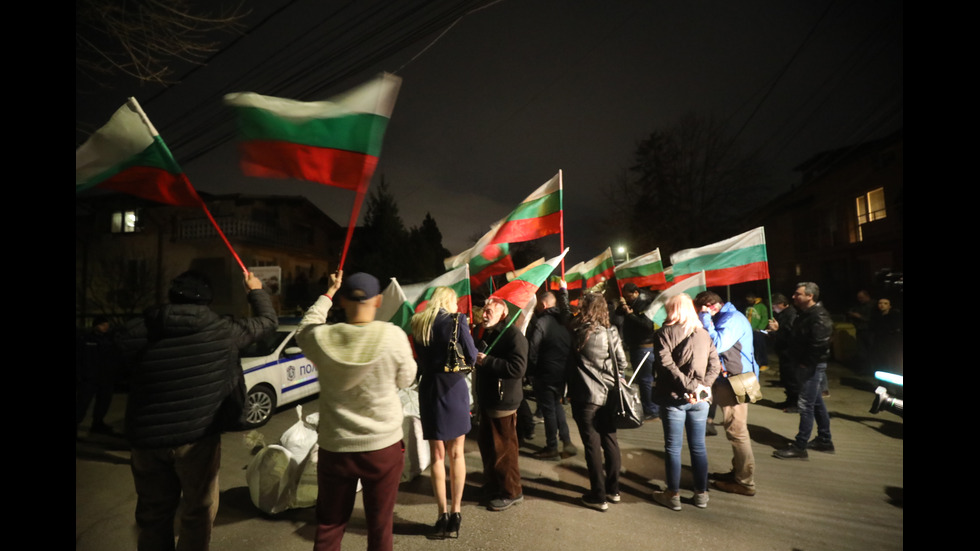 Автопоход на „Величие“: Протест в деня на извънредното заседание на НС