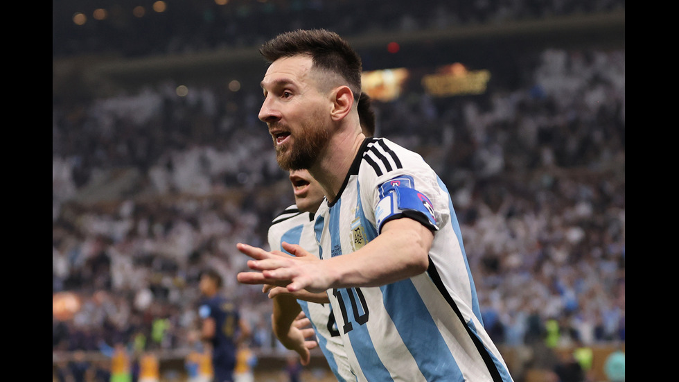 АРЖЕНТИНА ШАМПИОН! Меси вдига световната купа след невиждана драма в Катар