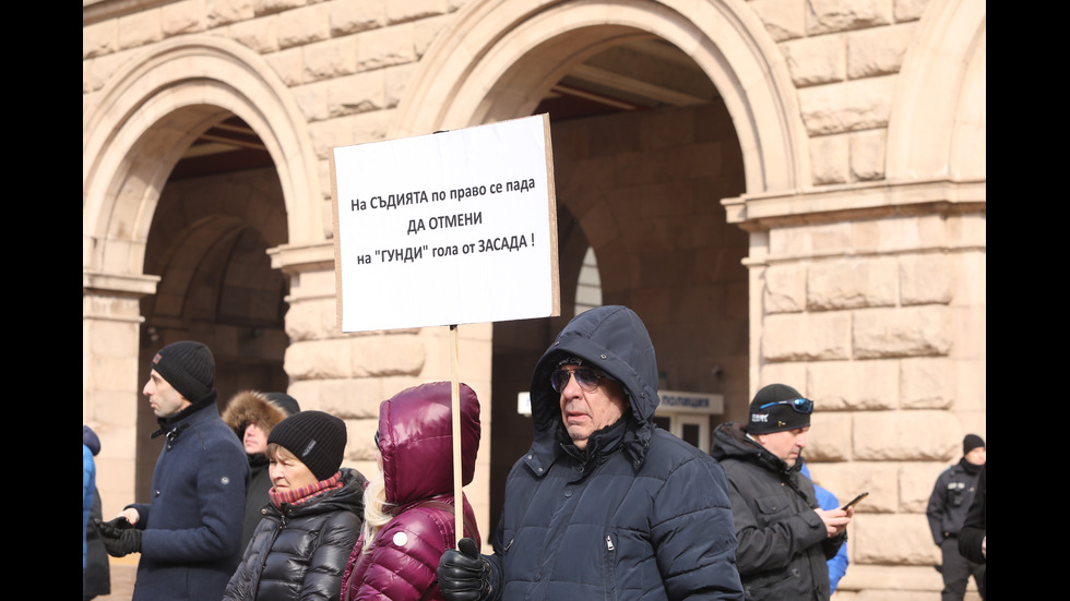 „Величие“ протестира пред Конституционния съд