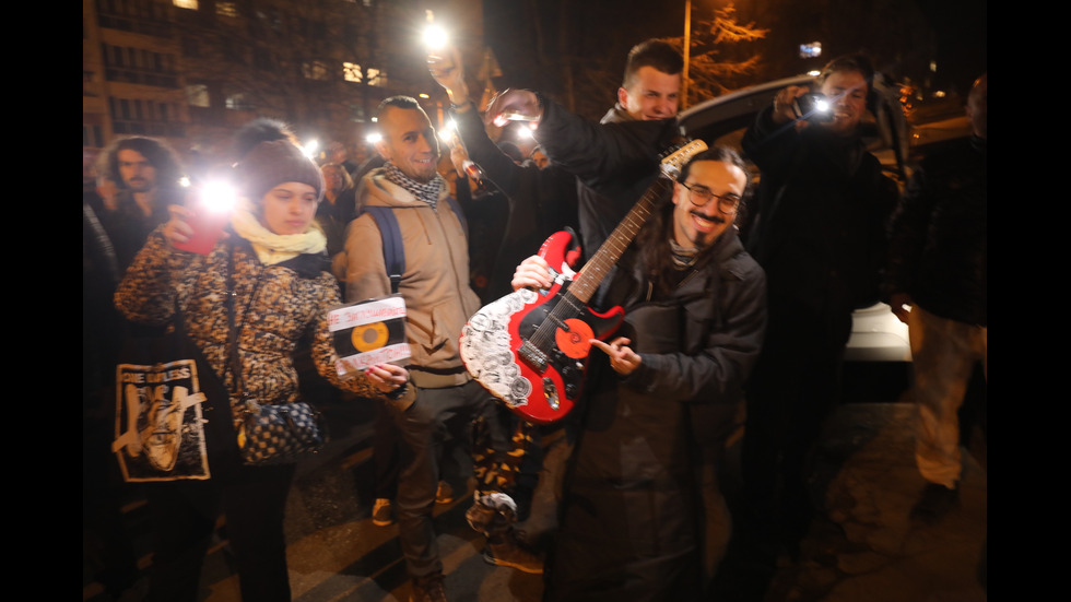 Протест пред сградата на „Балкантон“