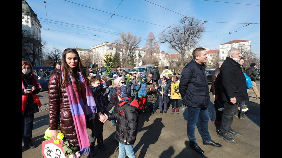 България се прекланя пред подвига на Апостола