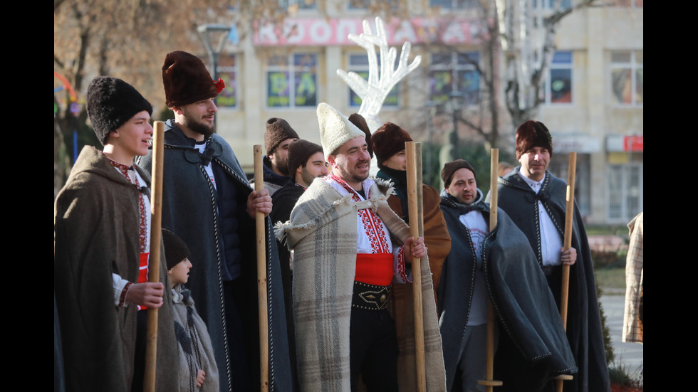 Коледари в Елин Пелин