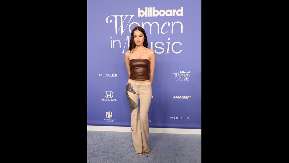 ОНЛАЙН ЛЮБОВ: Звезди, използвали приложения за запознанства