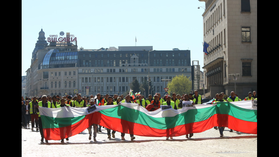 Пътни строители излизат отново на протест