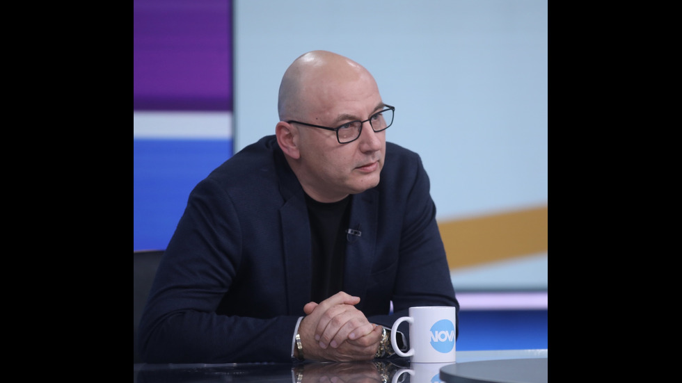 ЗАД КАДЪР: Изборният ден по NOVA В СНИМКИ