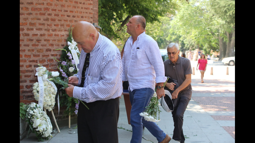 Семейство, приятели и колеги изпратиха Иван Нейков в последния му път