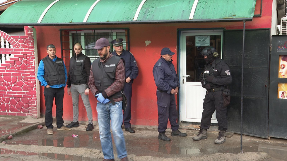Петима арестувани в акция срещу купуването на гласове в Бургас
