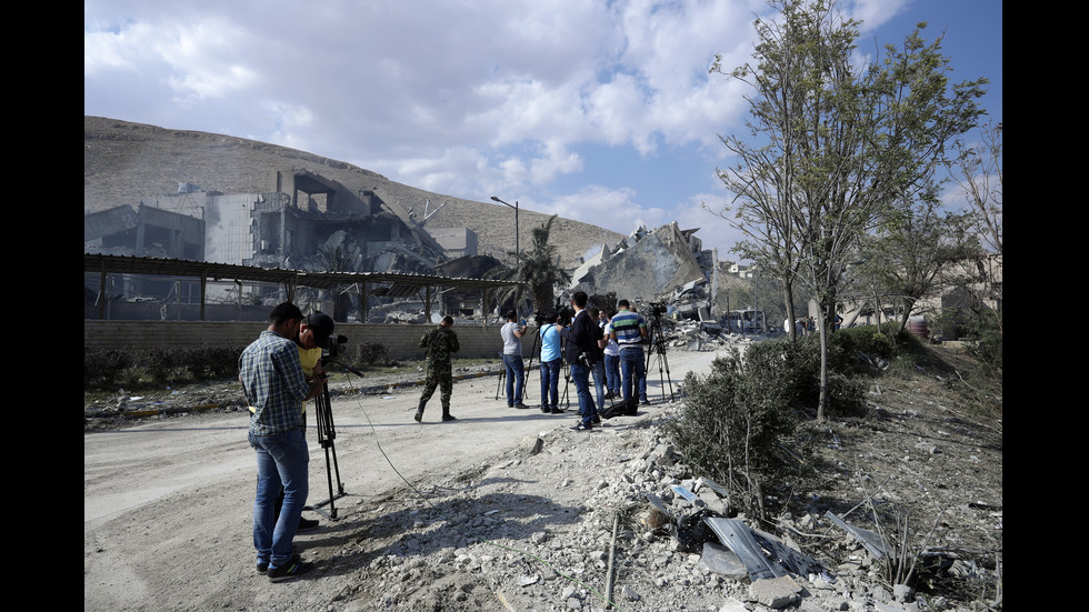 Разрушенията край Дамаск след въздушните удари