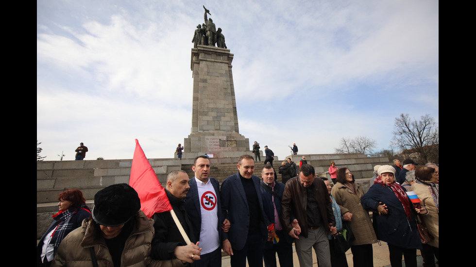 Протест в защита на Паметника на Съветската армия в София