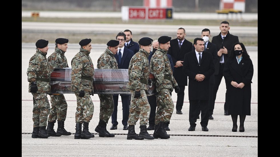 Телата на жертвите от „Струма” пристигнаха в Скопие