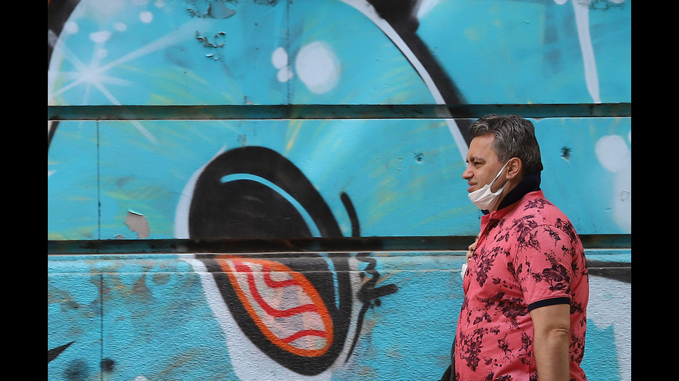 Първи ден без маски на открито