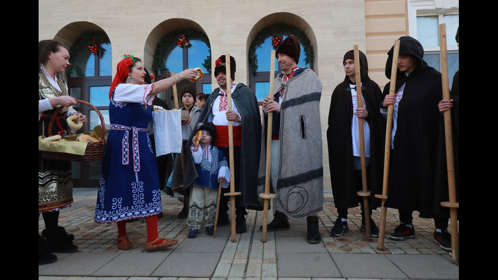 Коледари в Елин Пелин