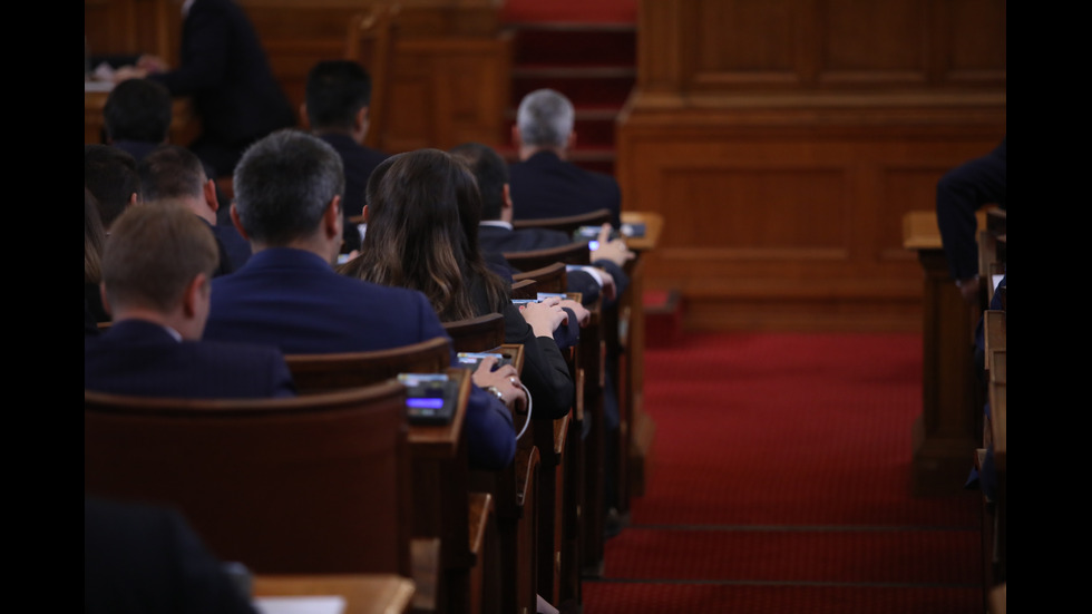 Парламентът решава дали да подкрепи проектокабинета "Габровски"