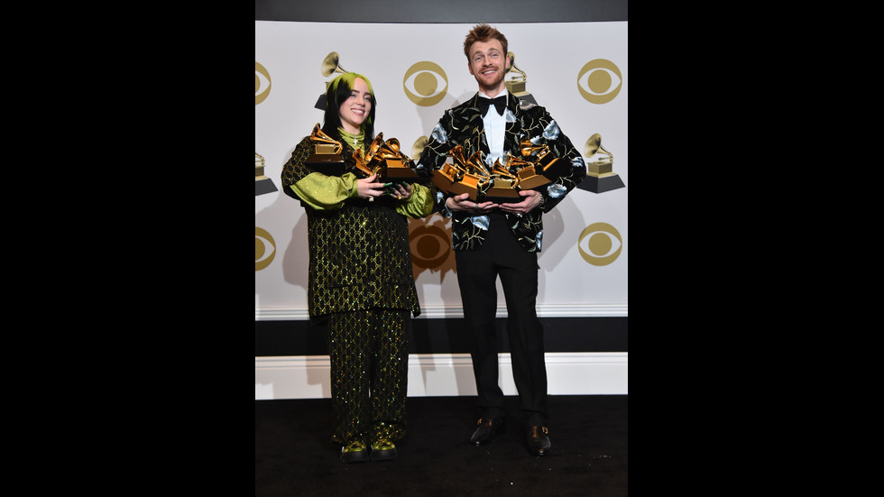 Стил и сексапил завладяха червения килим на наградите „Грами”