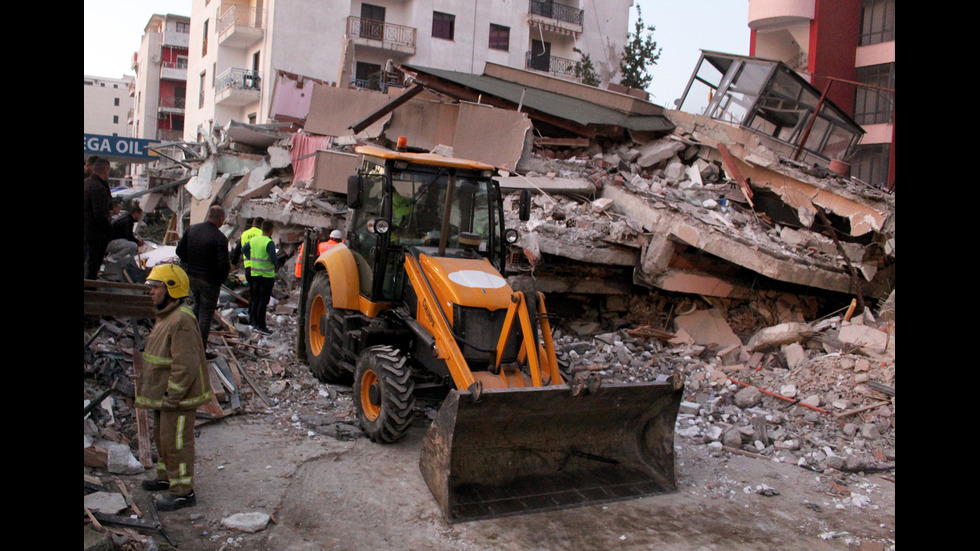 Щетите след силното земетресение в Албания