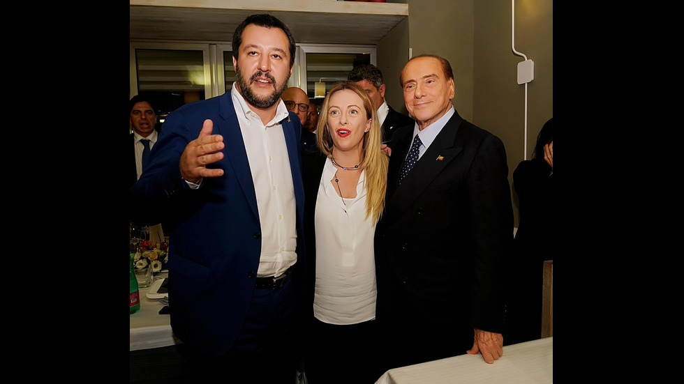 Берлускони ще подкрепи евроскептиците за съставяне на правителство