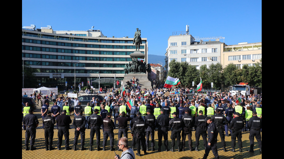 Антиправителствените протести минават в нова фаза