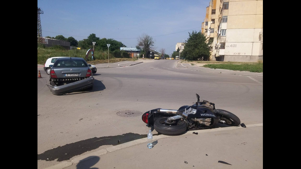 Моторист пострада при удар с автомобил в Русе