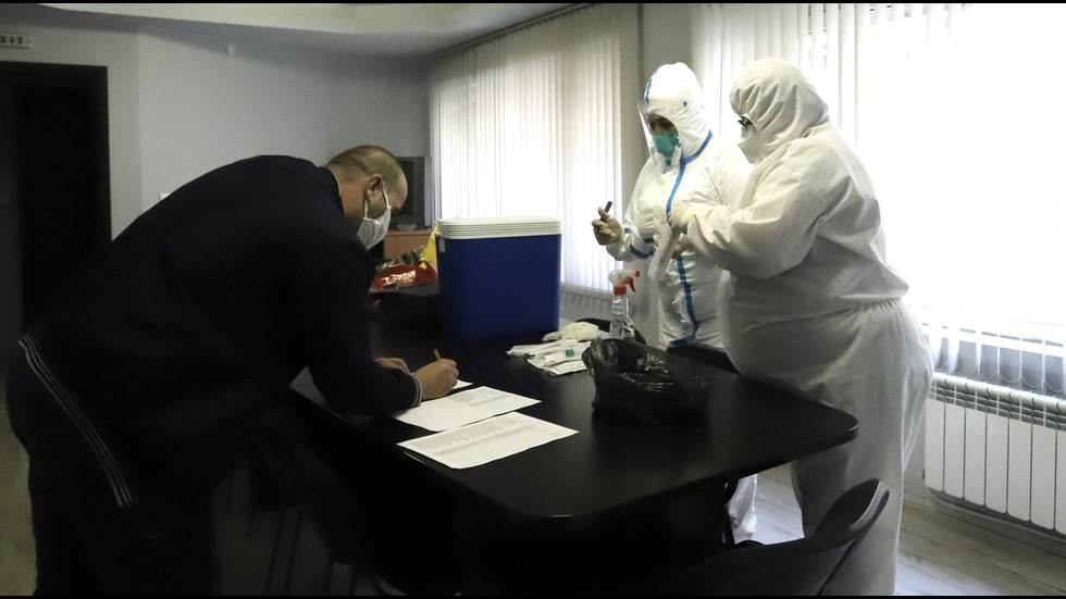Тестват за коронавирус членове на БСП след положителната проба на Янаки Стоилов
