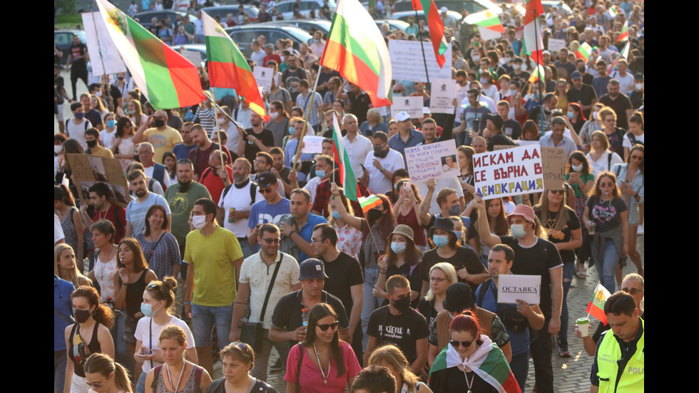 Седма поредна вечер на протести в центъра на София