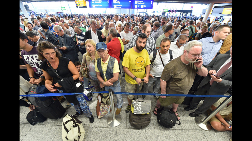 Евакуираха летището във Франкфурт