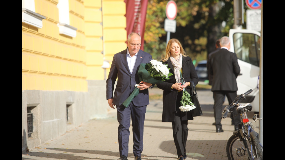 Поклонение пред големия български писател акад. Антон Дончев