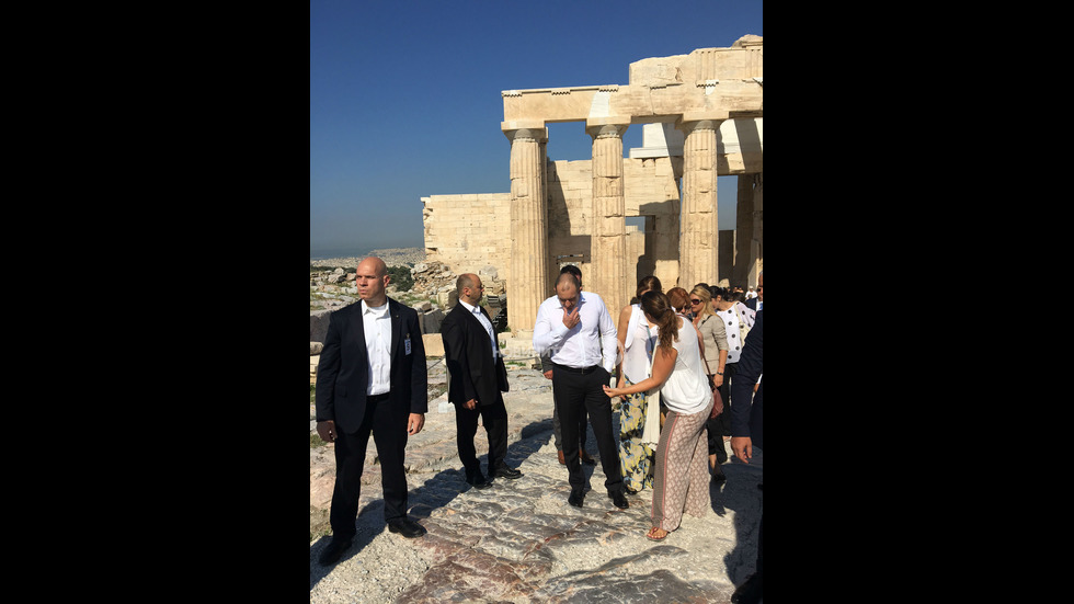 Президентът Румен Радев и първата дама Десислава Радева се разходиха из Акропола