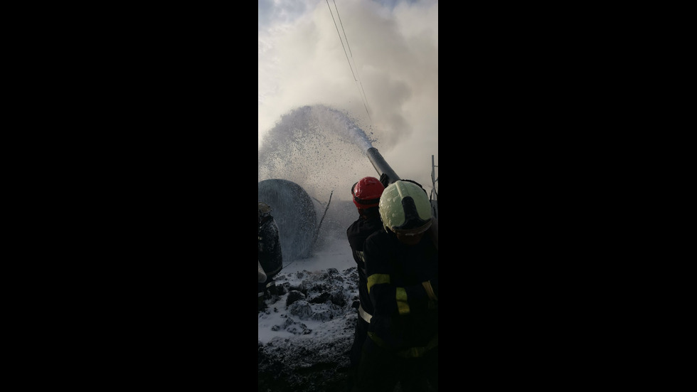 Товарен влак с дизелово гориво пламна край село Пясъчево