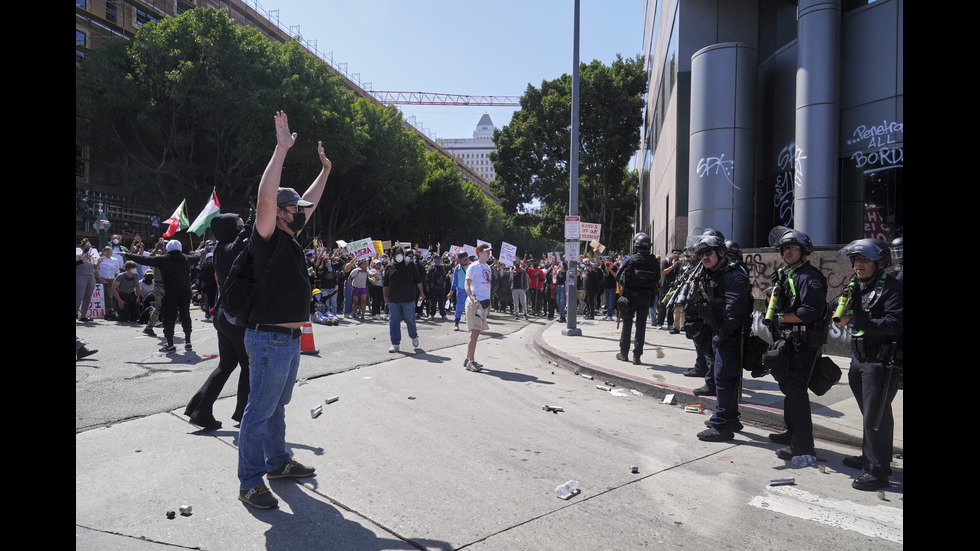 Сблъсъци между Гвардията и протестиращи в Лос Анджелис