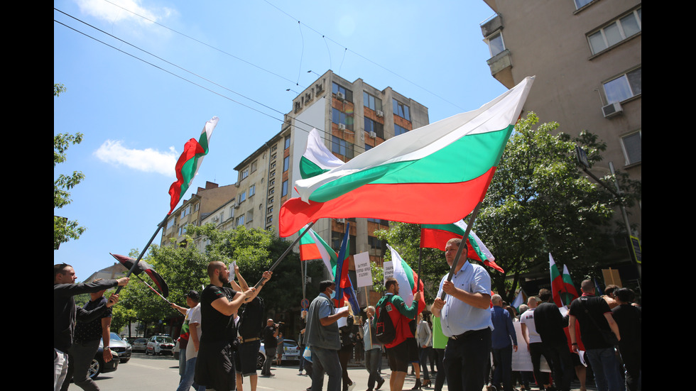 Протестиращи се събраха пред централата на ДПС