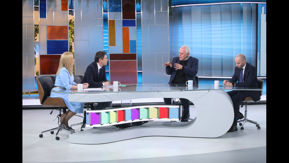 ЗАД КАДЪР: Изборният ден по NOVA В СНИМКИ