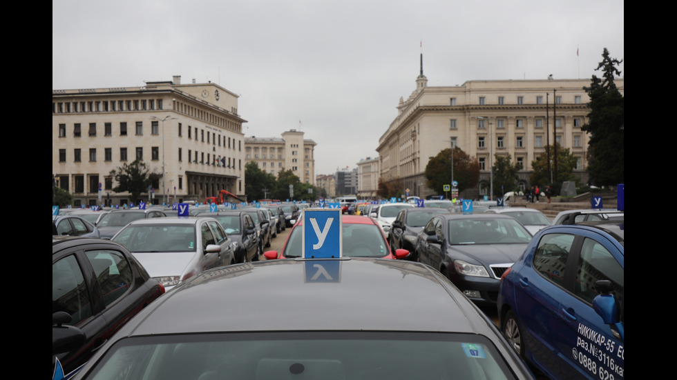 Автоинструктори излязоха на протест