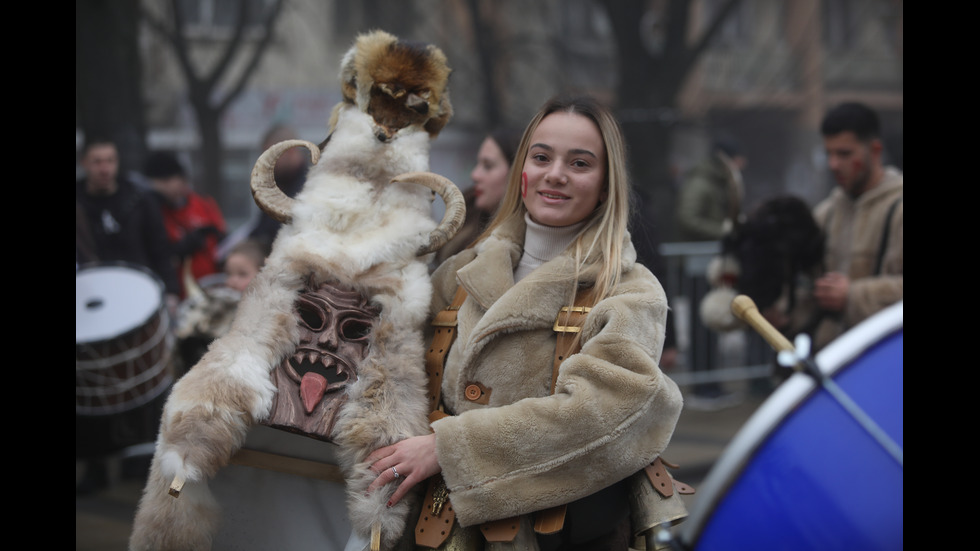 Над 12 000 участници на „Сурва“ в Перник