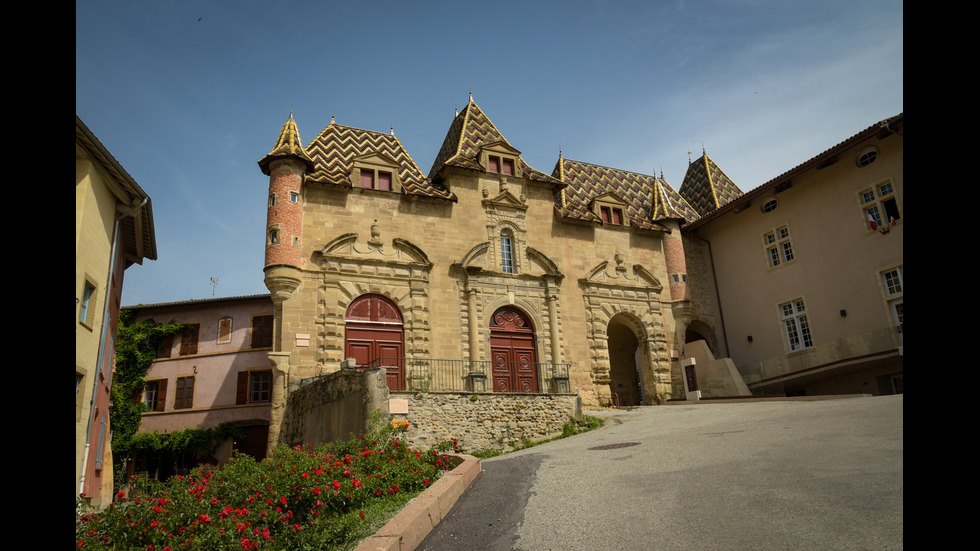 Градчето, което французите харесват най-много в страната си