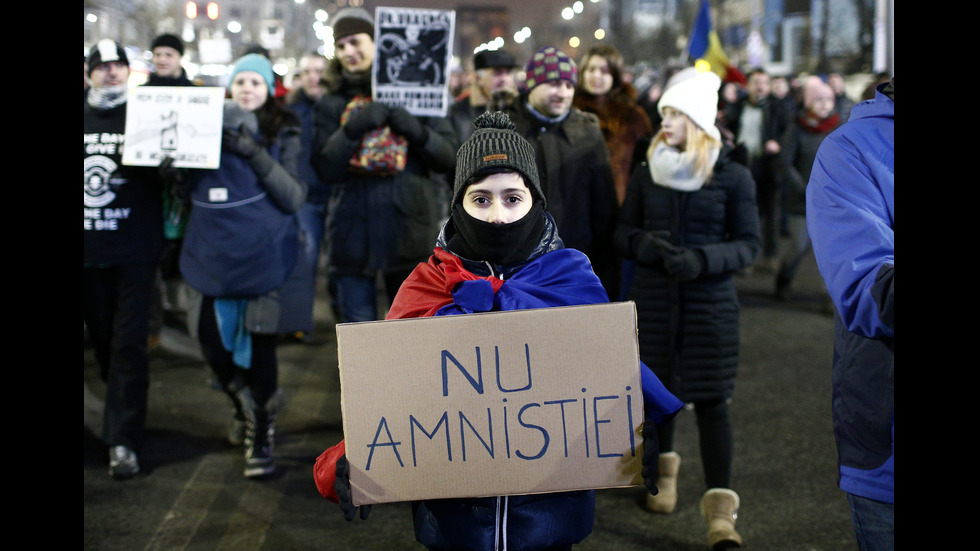 Десетки хиляди румънци протестираха срещу помилването на затворници