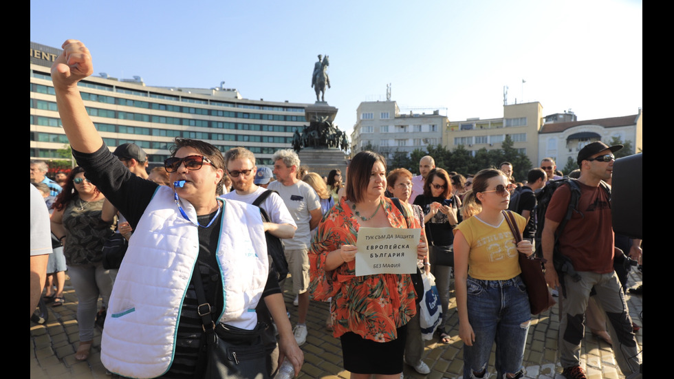 Протест в подкрепа на Никола Минчев пред НС