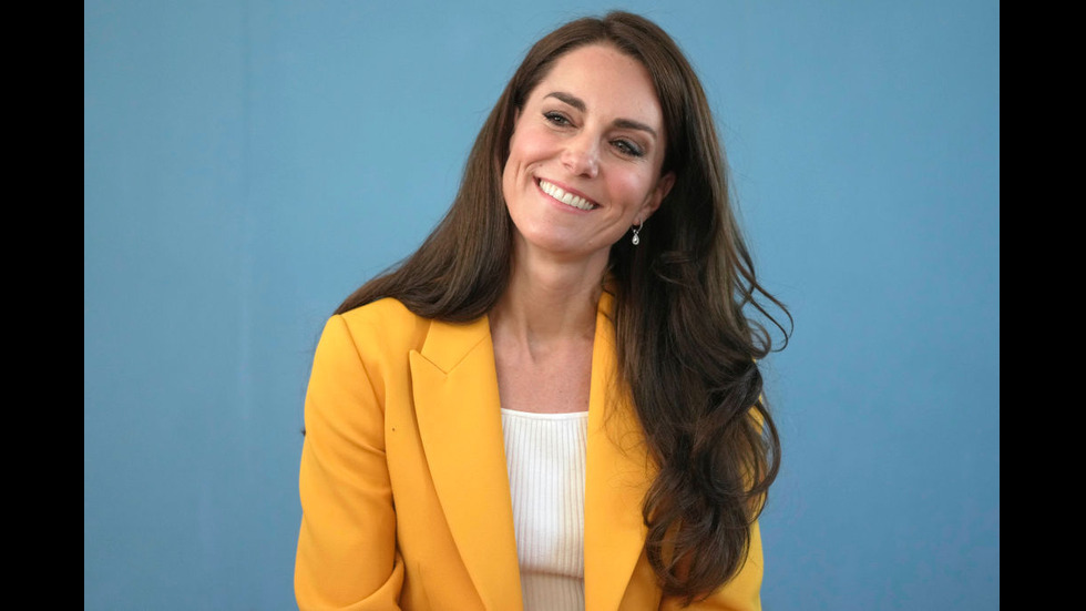 ЕЛЕГАНТНА В ЖЪЛТО: Принцесата на Уелс Катрин на благотворително събитие в Бат