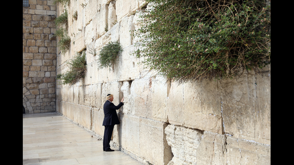 Доналд Тръмп, Мелания и Иванка посетиха Стената на плача в Израел