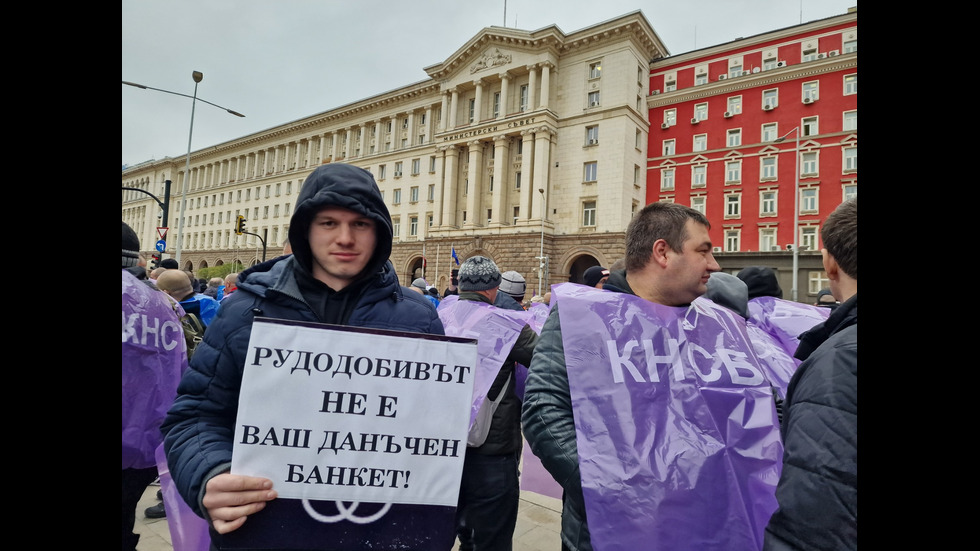 Синдикати от КНСБ и КТ „Подкрепа“ излизат на протест пред МС