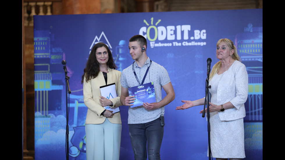 Радев на награждаване на финалисти в конкурс по програмиране в СУ „Св. Климент Охридски”