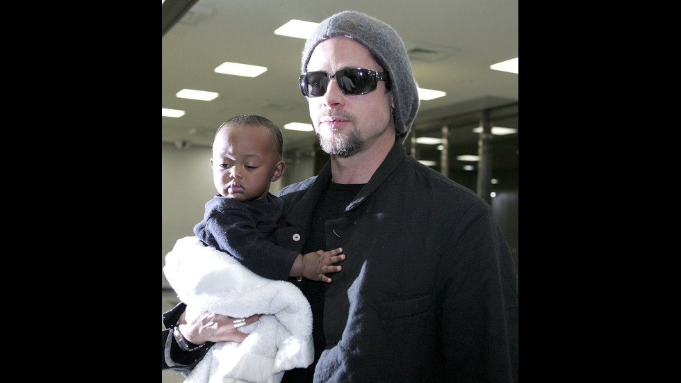 Брад Пит и Анджелина Джоли с децата си